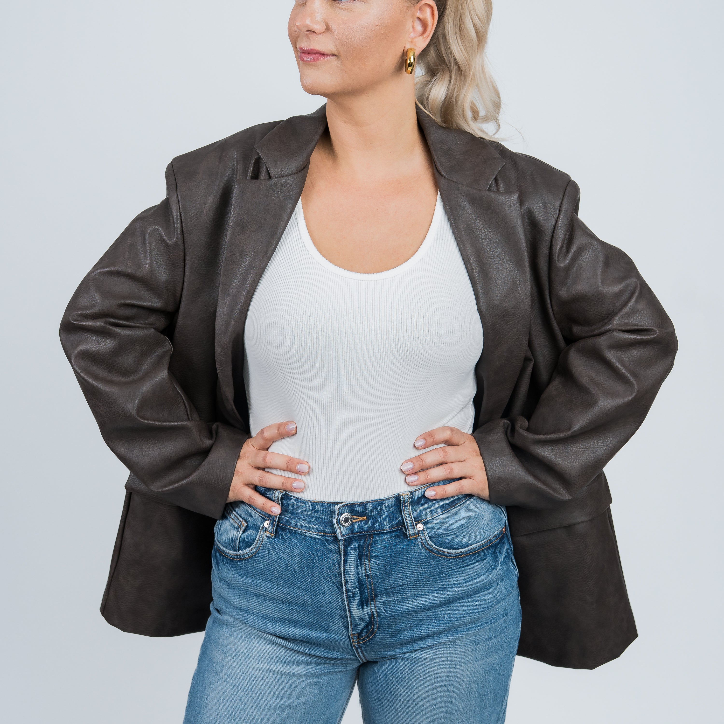 Lederblazer Oversized Dunkelbraun von vorne