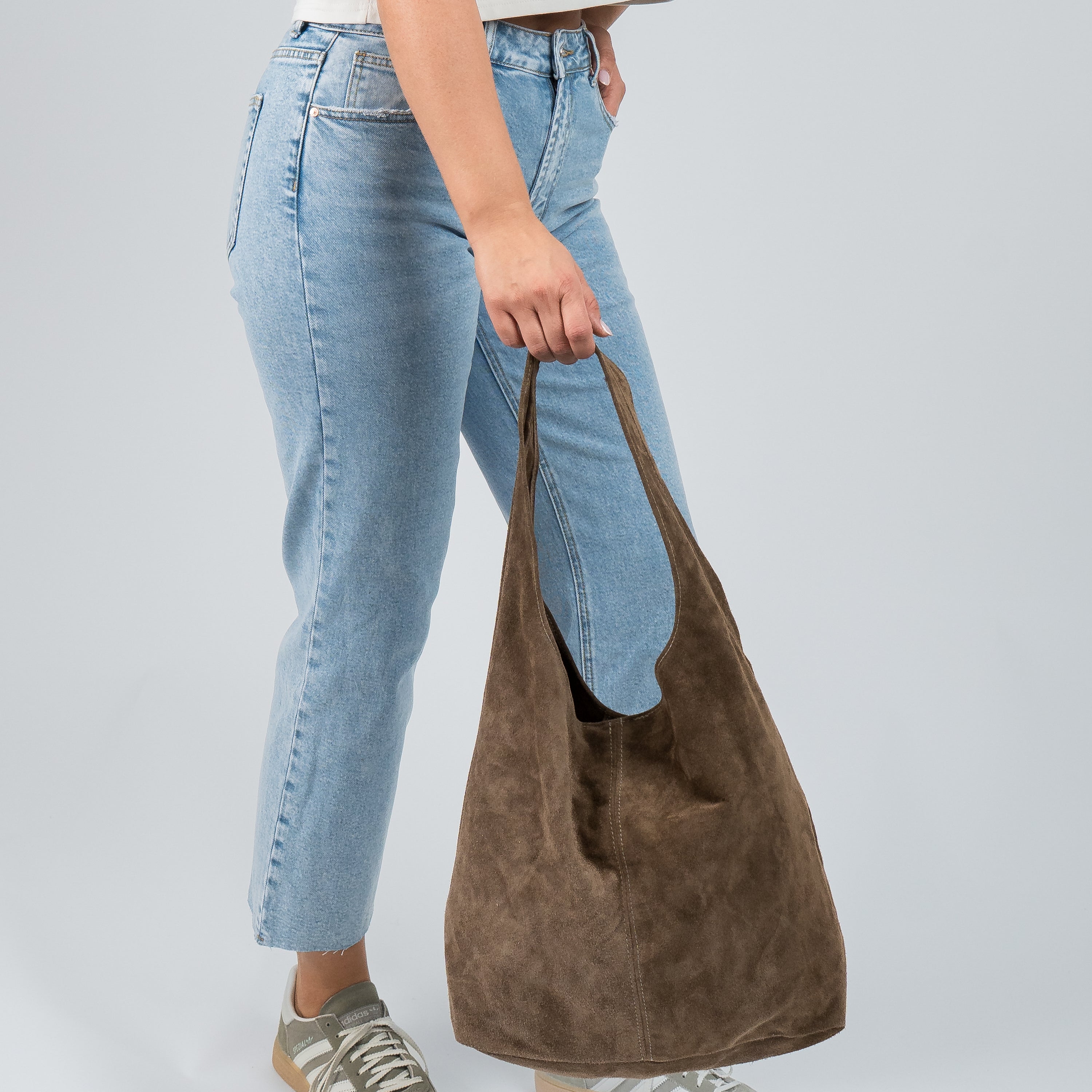 Wildleder Tasche mit Schulterriemen und Pochette Hellbraun hängend