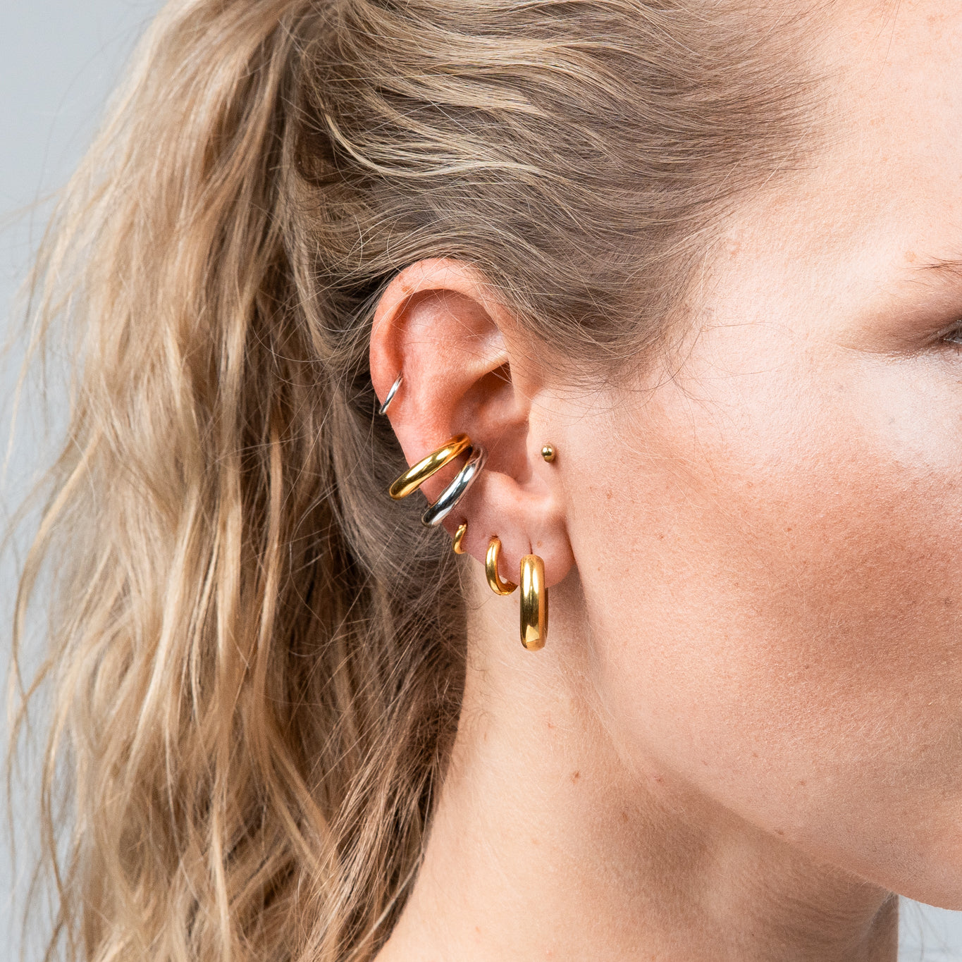 Earcuff mit zwei Ringen Edelstahl Bicolor Silber Gold seitlich
