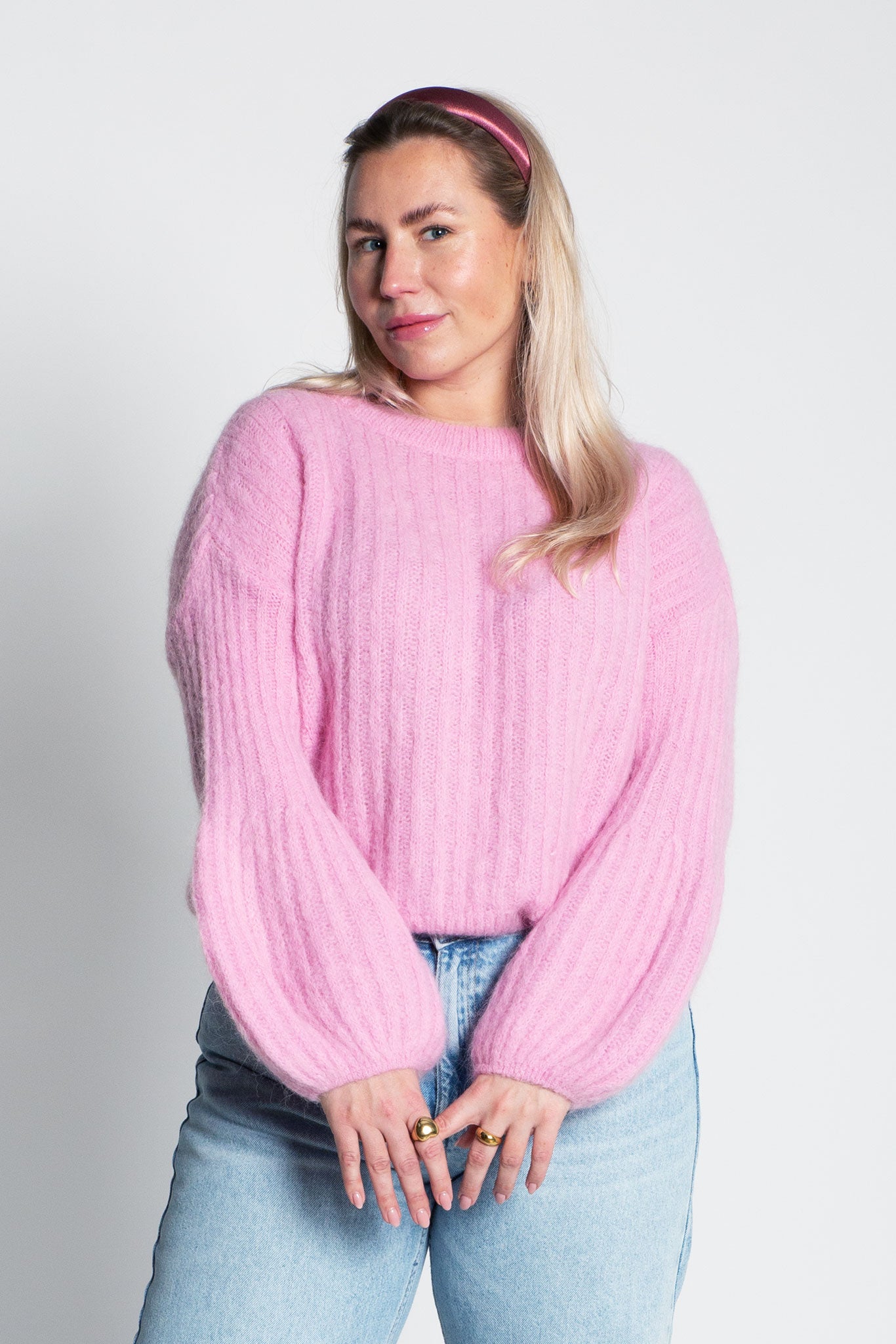 Gerippter Strickpullover mit tiefen Ballonärmeln Rosa von vorne