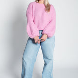 Gerippter Strickpullover mit tiefen Ballonärmeln Rosa Ganzkörper