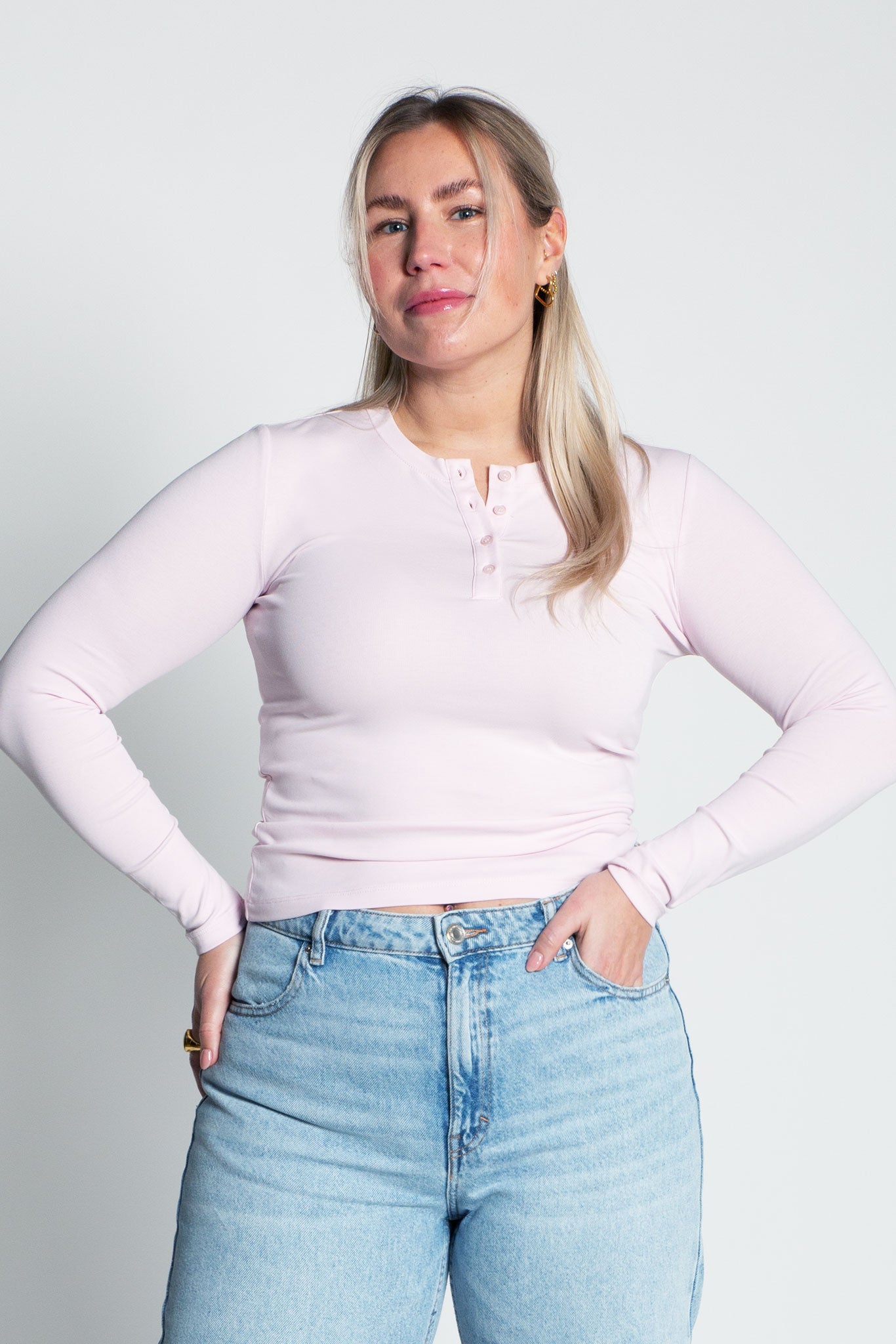 Langarmshirt Rosa mit Knöpfen halber Körper
