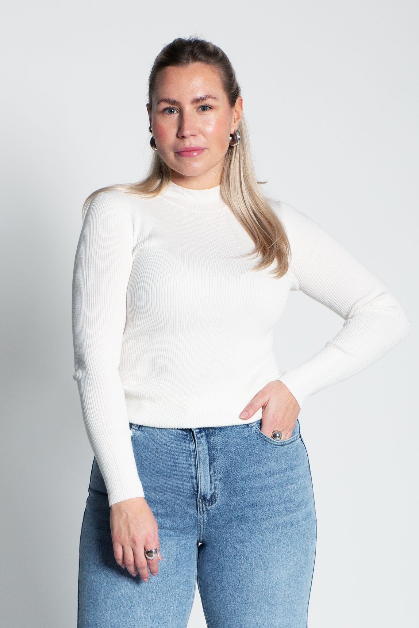 Glitzerndes Langarmshirt mit Turtle Neck Weiß von vorne