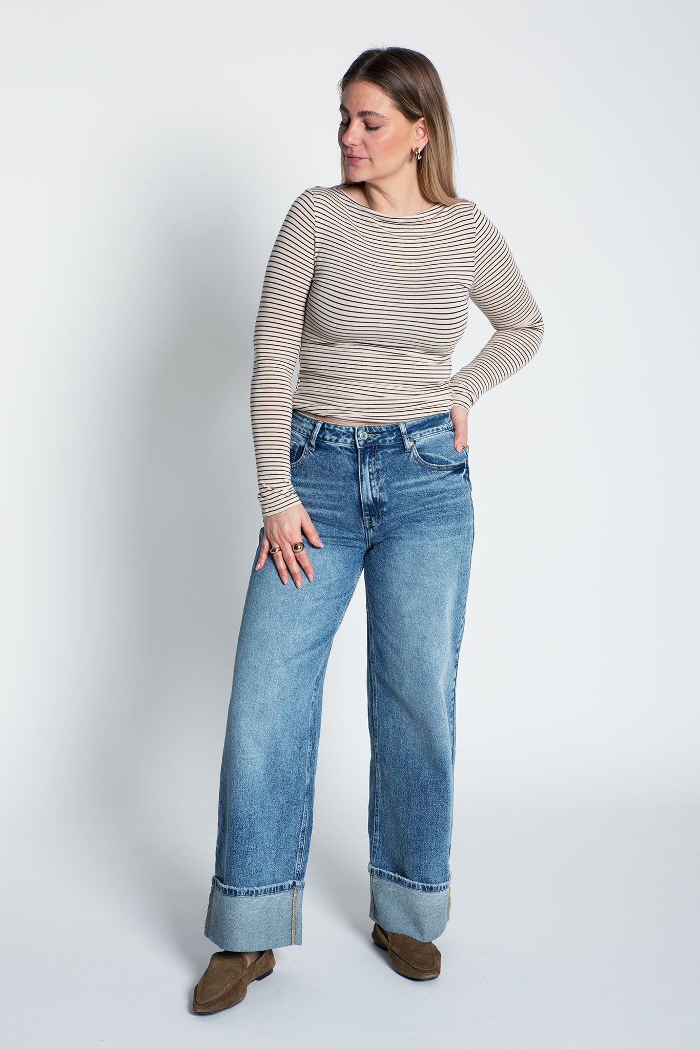 Langarmshirt mit U-Boot Ausschnitt Beige Ganzkörper