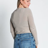 Langarmshirt mit U-Boot Ausschnitt Beige von hinten Anschnitt