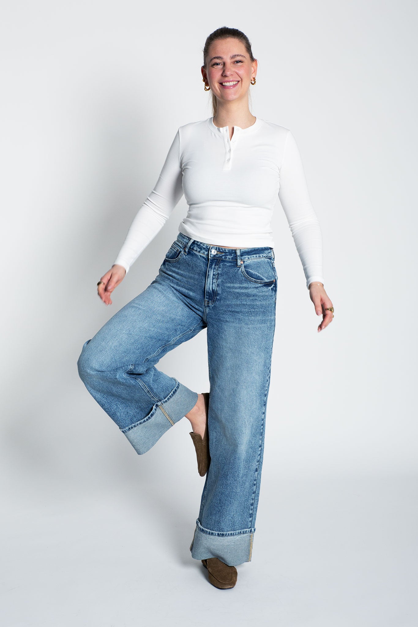 Jeans High Waisted Wide Leg mit umgeschlagenem Saumen Blau Ganzkörper