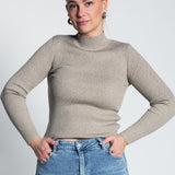 Glitzerndes Langarmshirt mit Turtle Neck Greige von vorne