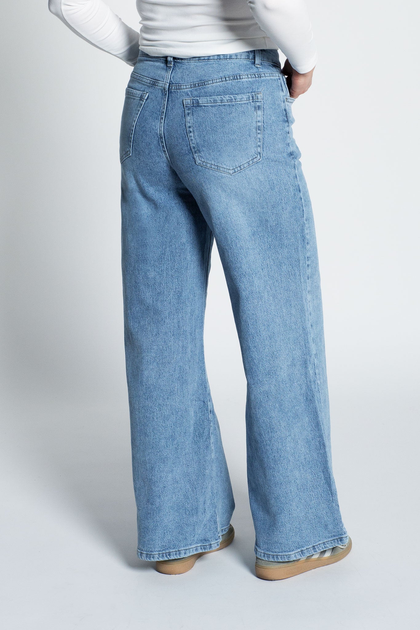 Jeans High Waisted Wide Leg Hellblau von hinten
