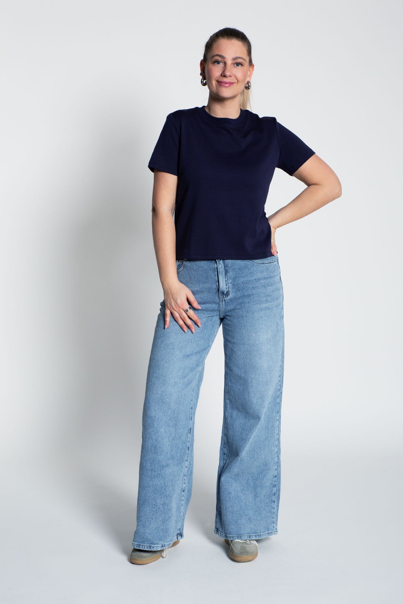 T-Shirt Mittellang Dunkelblau Ganzkrörper