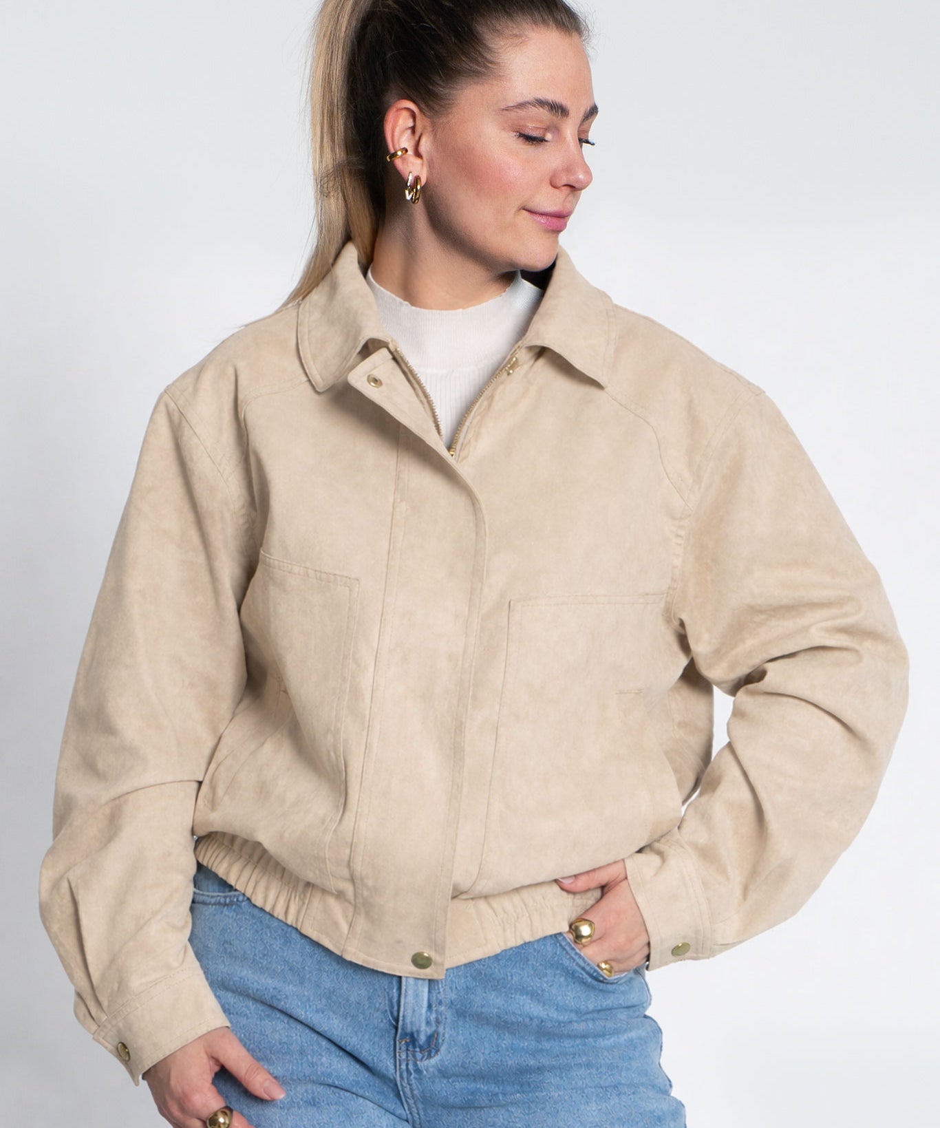 Jacke Wildlederimitat mit goldenen Knöpfen Beige von vorne