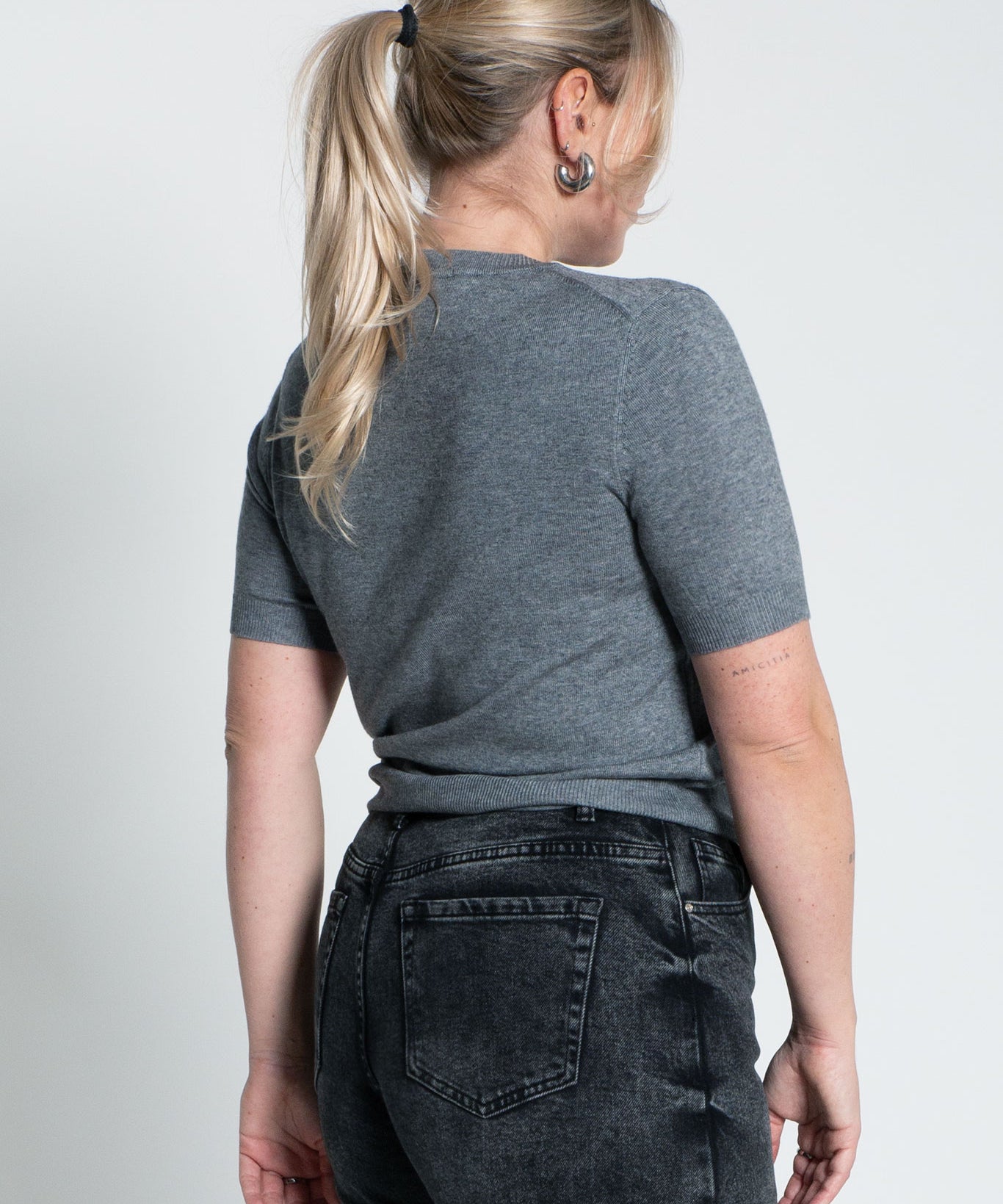 Shirt mit leichten Puffärmeln Grau von hinten