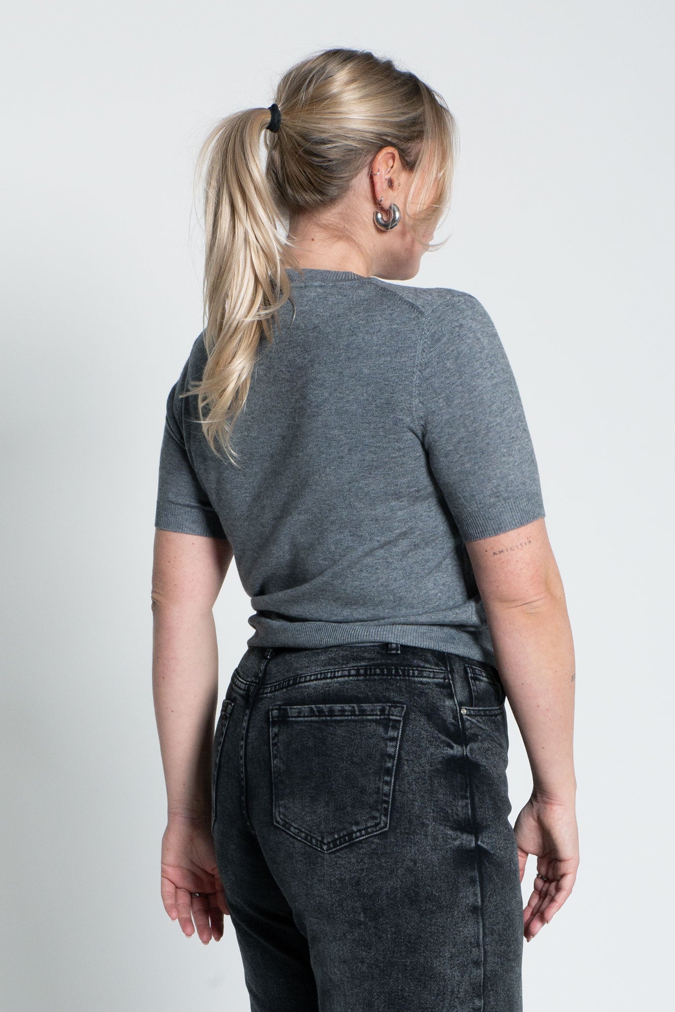 Shirt mit leichten Puffärmeln Grau von hinten