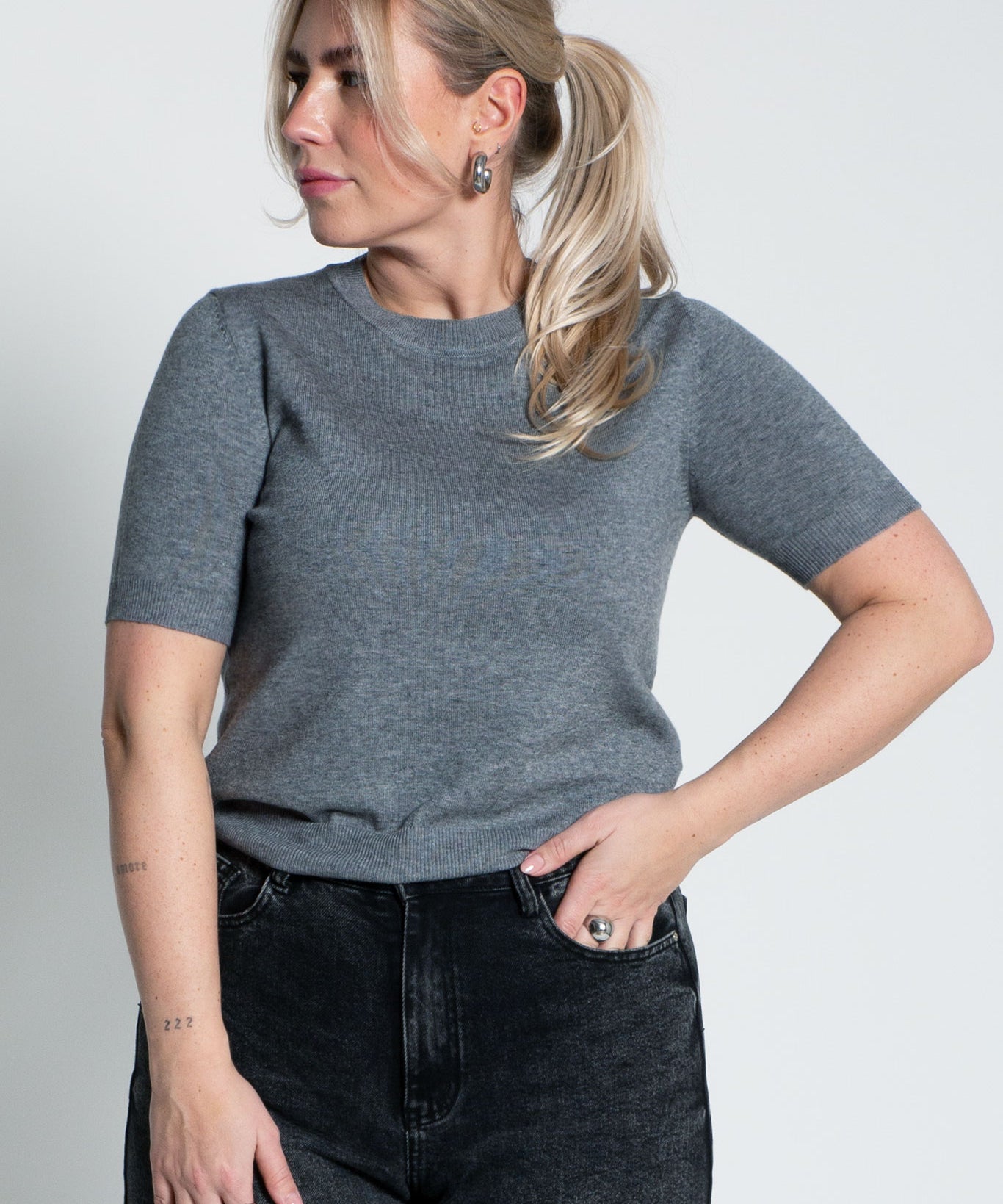 Shirt mit leichten Puffärmeln Grau von vorne