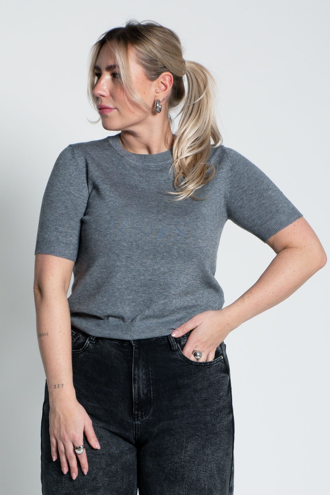 Shirt mit leichten Puffärmeln Grau von vorne