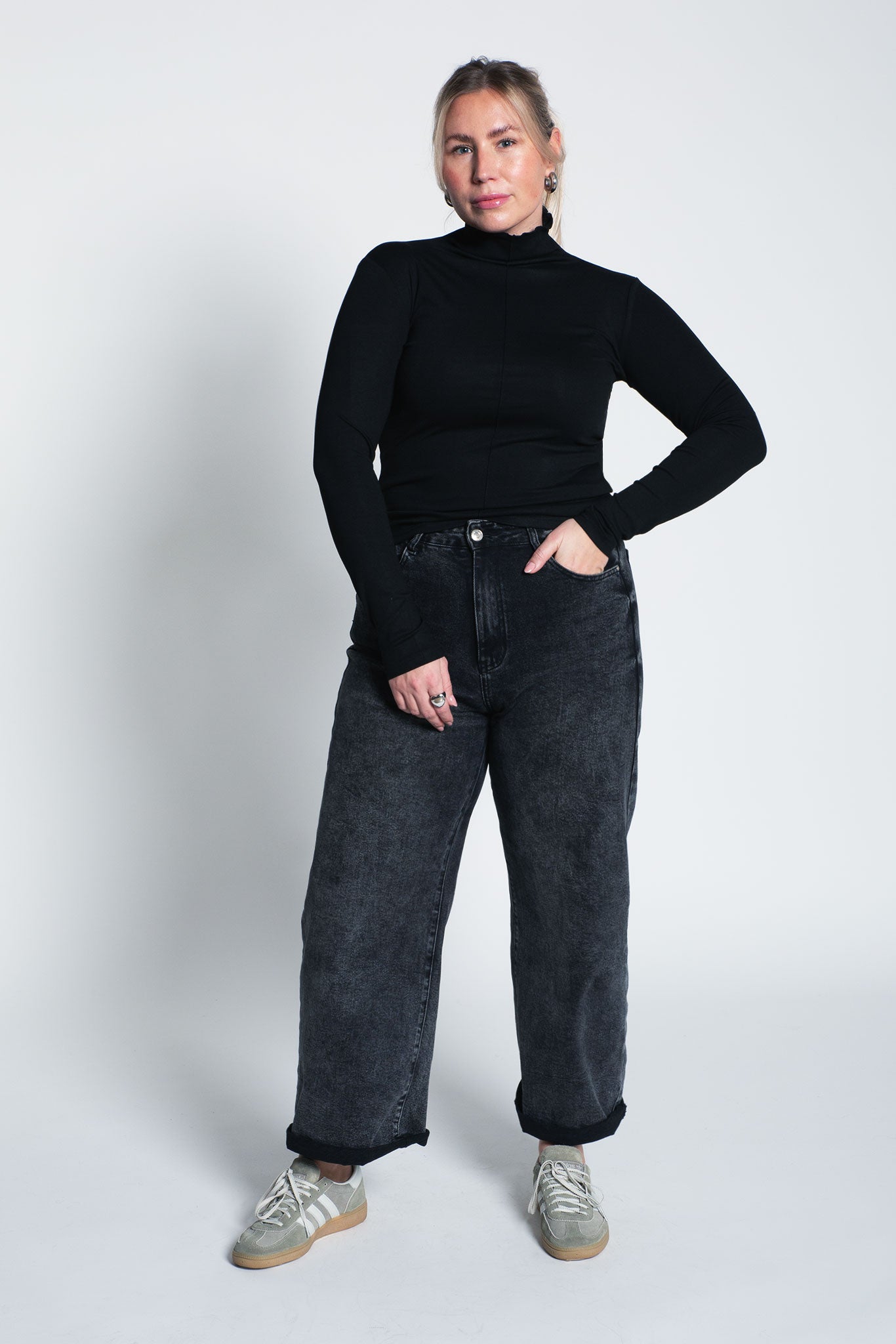 Langarmshirt mit Turtle Neck & Ziernaht Schwarz Ganzkörper