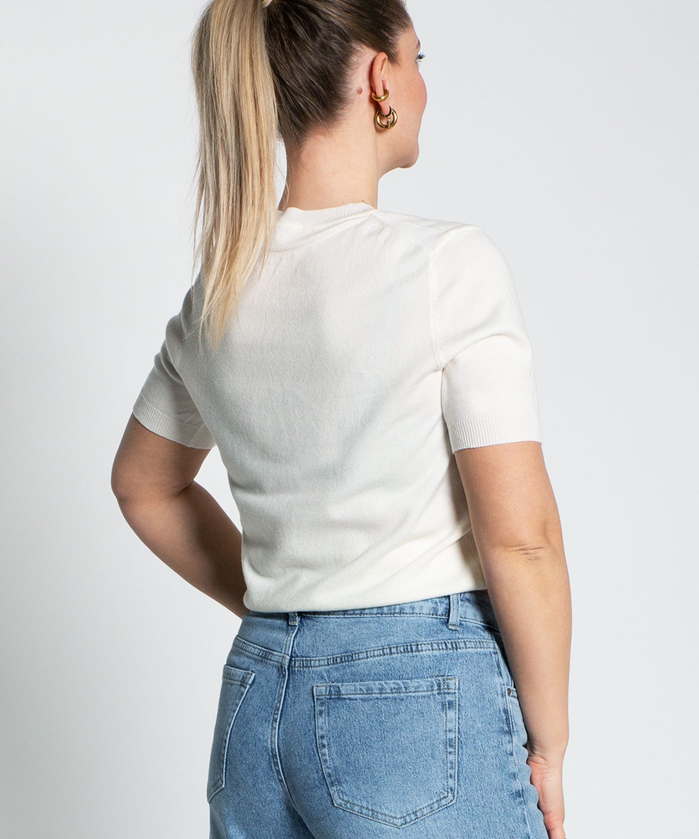 Leichtes Shirt mit kurzen Ärmeln Weiß von hinten