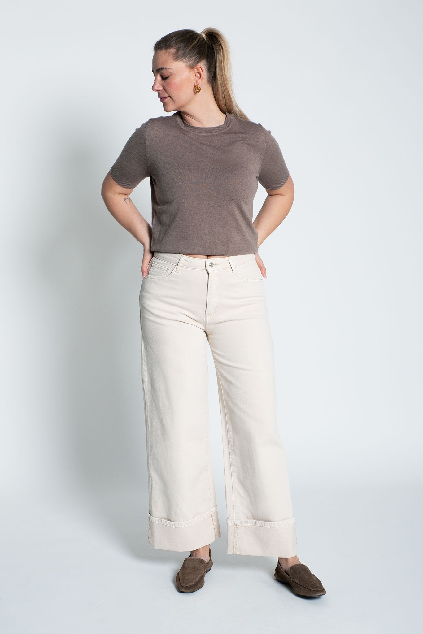 Jeans High Waisted Wide Leg mit umgeschlagenem Saumen Beige Ganzkörper
