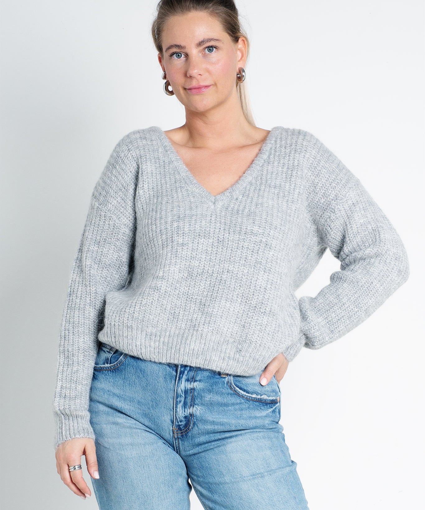 Strickpullover mit V-Ausschnitt Hellgrau von vorne