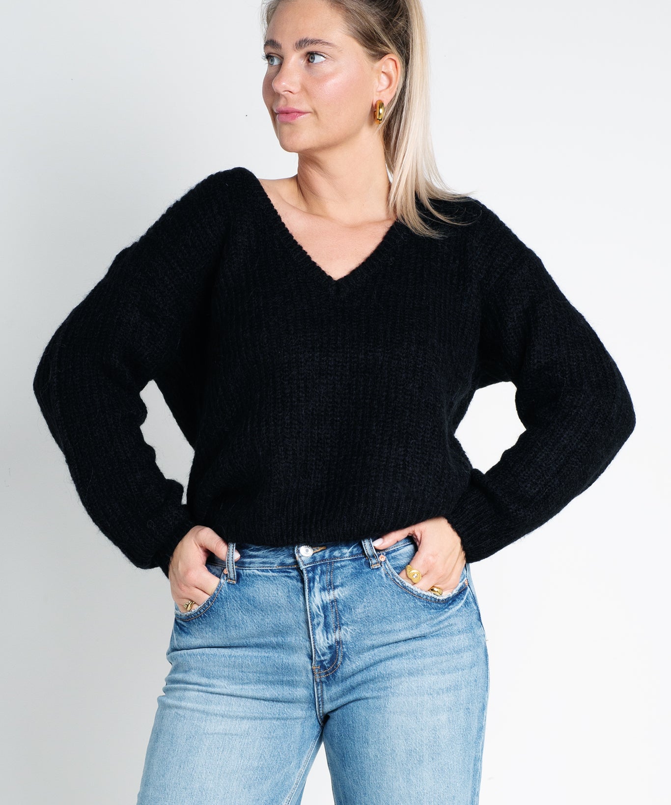 Strickpullover mit V-Ausschnitt Schwarz von vorne