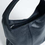 Tasche Leder mit Schulterriemen und Reißverschluss Schwarz im Detail