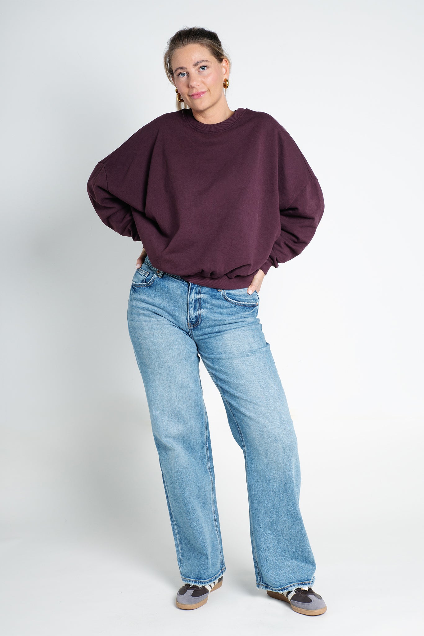 Sweater Oversized mit Bund Burgundy Weinrot Ganzkörper