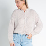 Strickjacke mit Knöpfen und hohem Kragen Beige von vorne