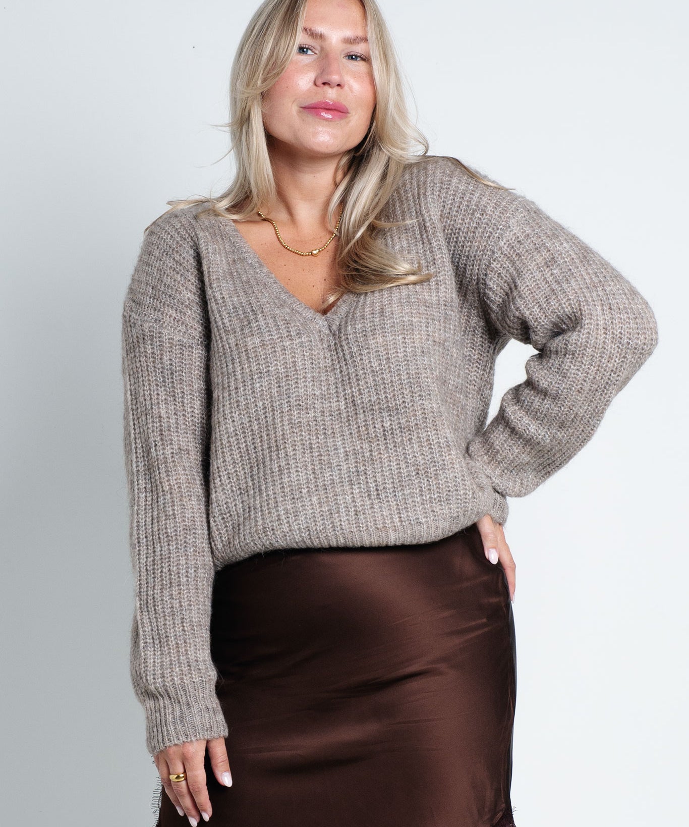 Strickpullover mit V-Ausschnitt Beige Greige von vorne