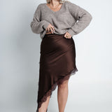 Satinrock mit Spitze & seitlichem Schlitz Dunkelbraun Ganzkörper