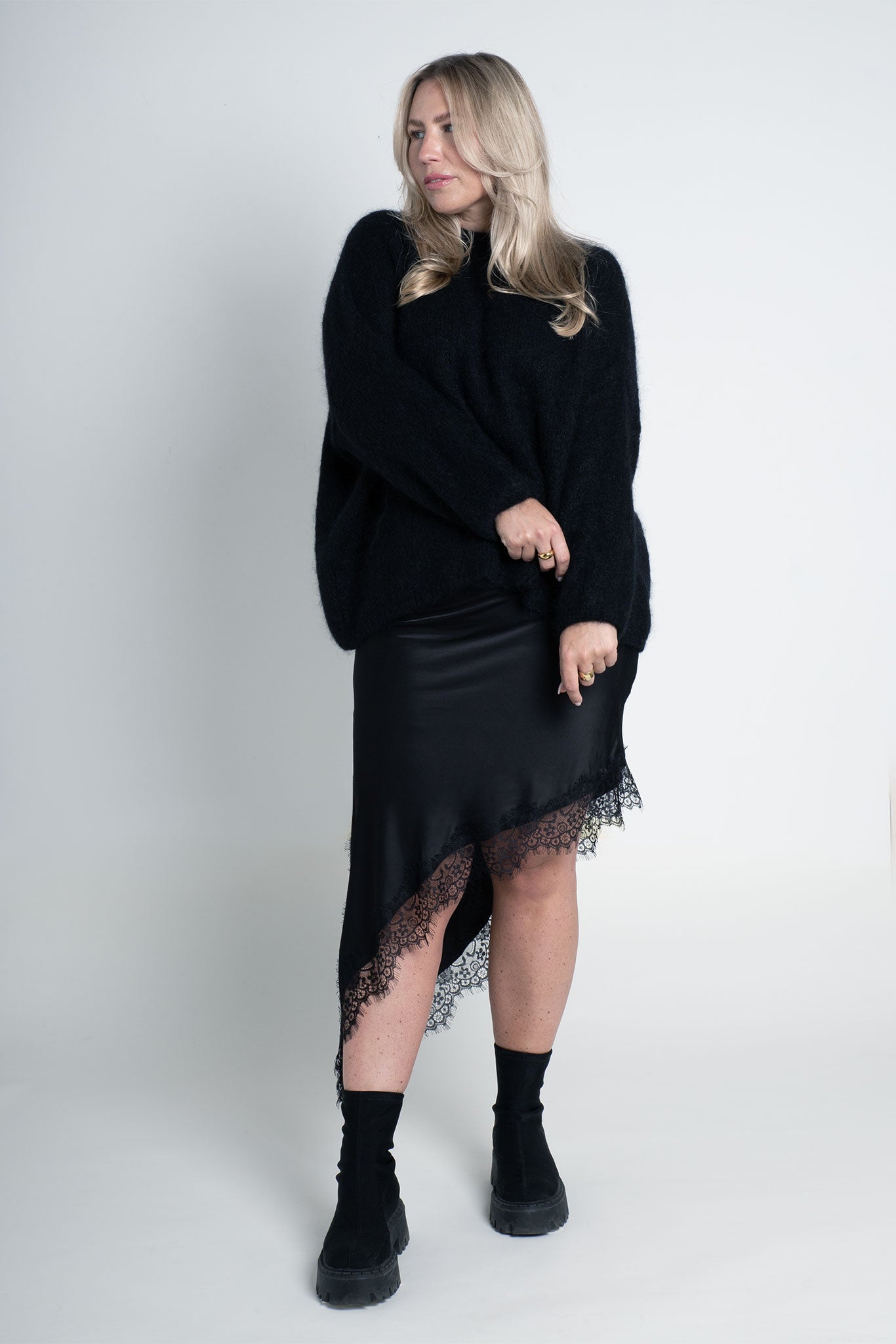 Strickpullover Oversized mit Rundhals Schwarz Ganzkörper