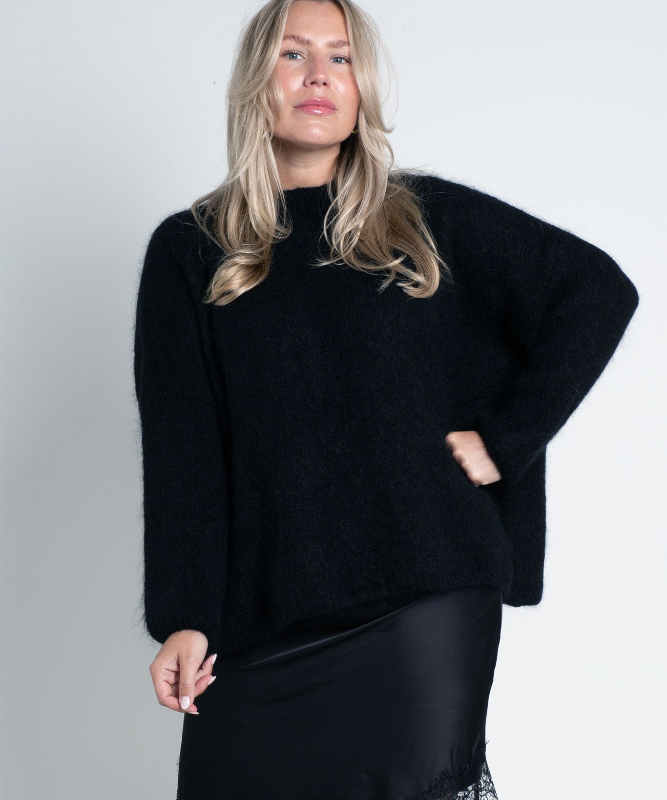 Strickpullover Oversized mit Rundhals Schwarz von vorne