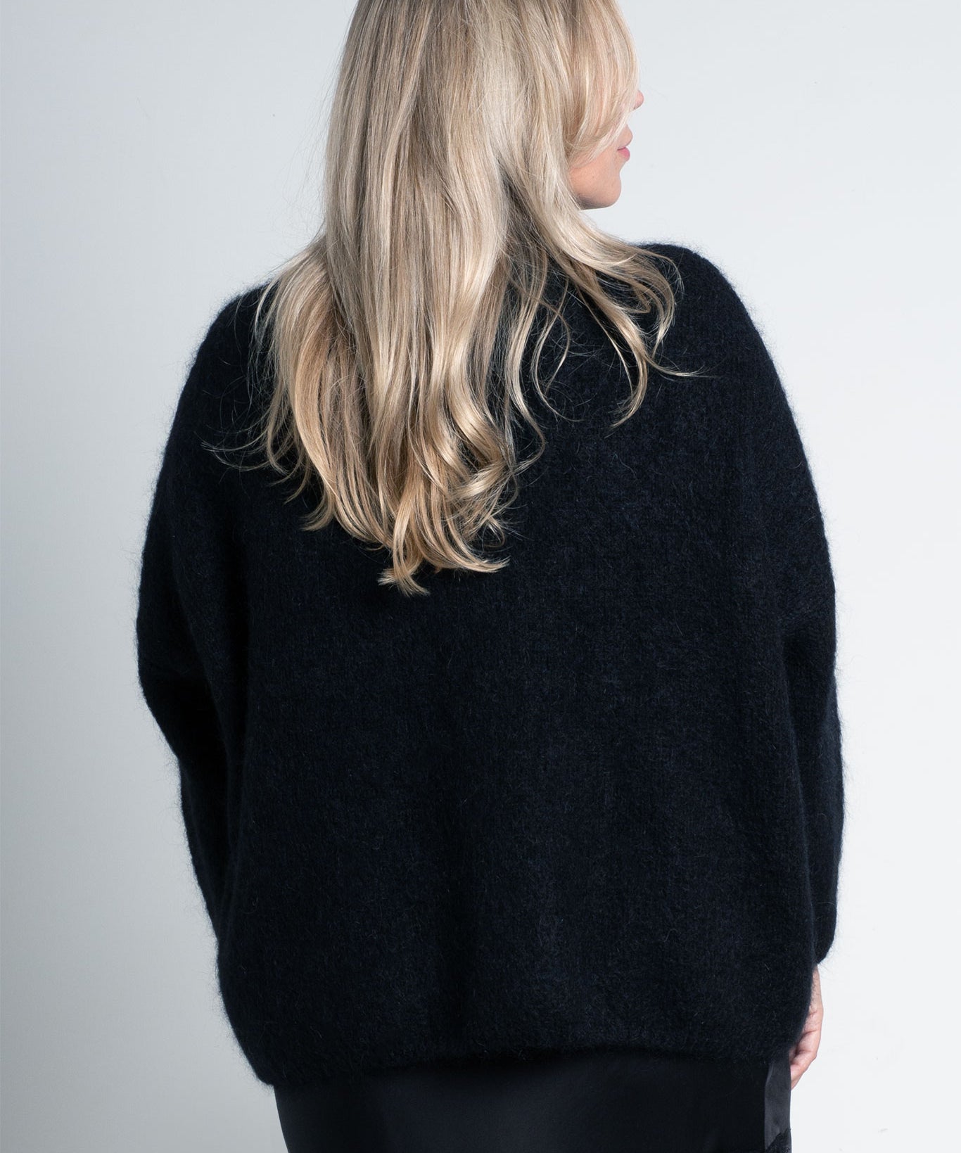 Strickpullover Oversized mit Rundhals Schwarz von hinten