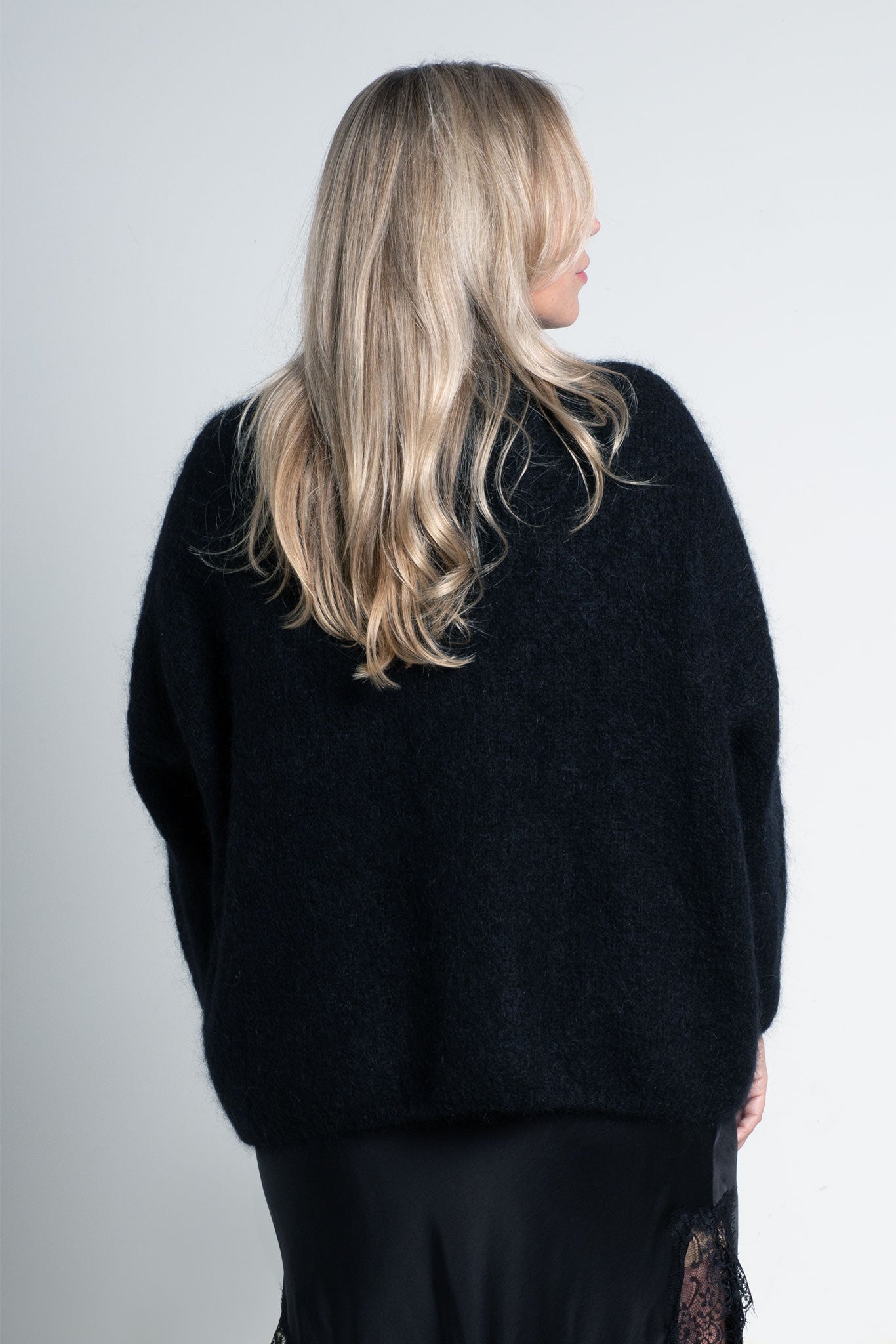 Strickpullover Oversized mit Rundhals Schwarz von hinten