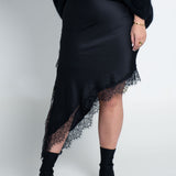 Satinrock mit Spitze & seitlichem Schlitz Schwarz von vorne