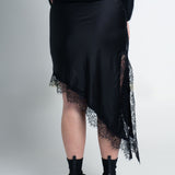 Satinrock mit Spitze & seitlichem Schlitz Schwarz von hinten