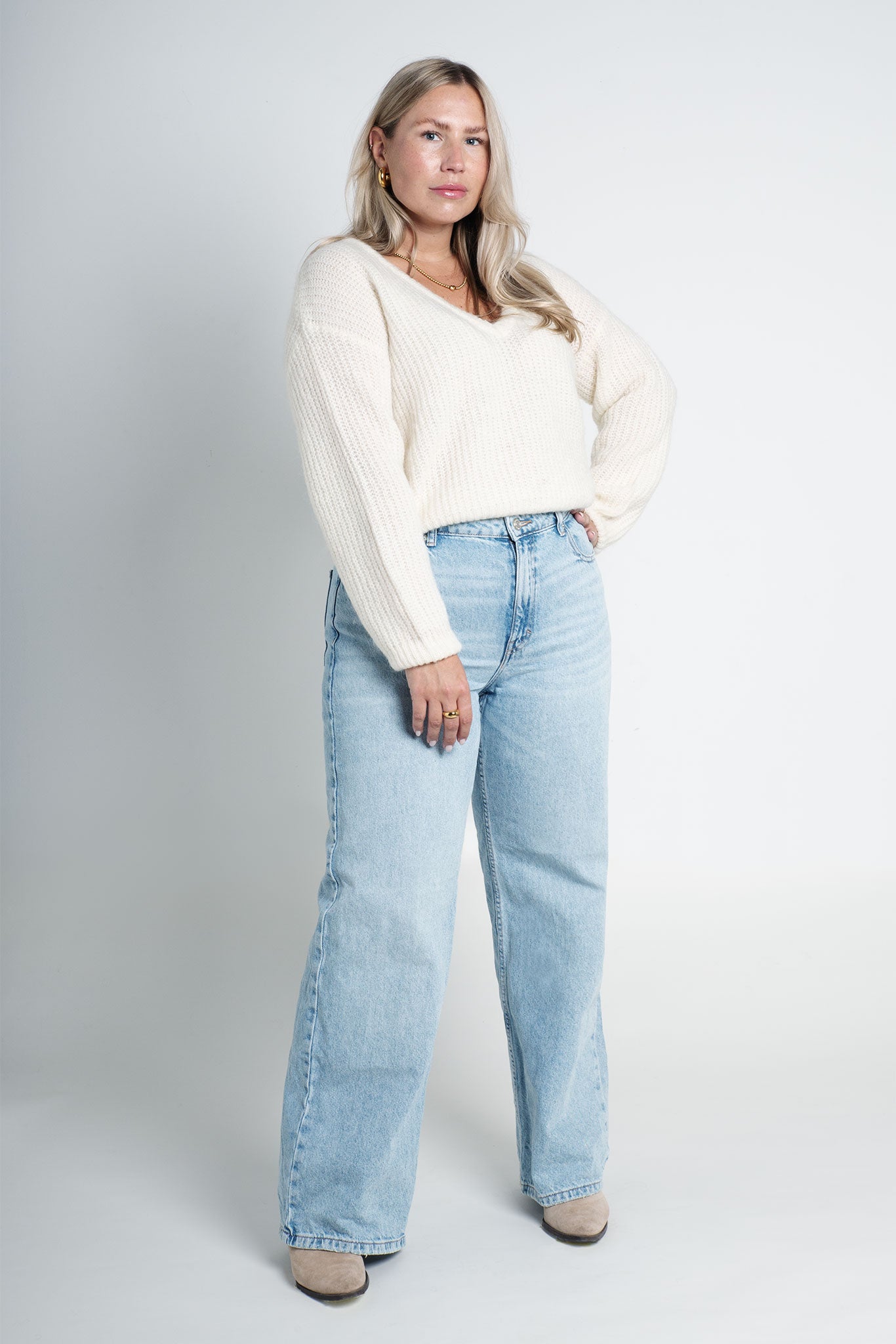 Strickpullover mit V-Ausschnitt Weiß Offwhite Ganzkörper