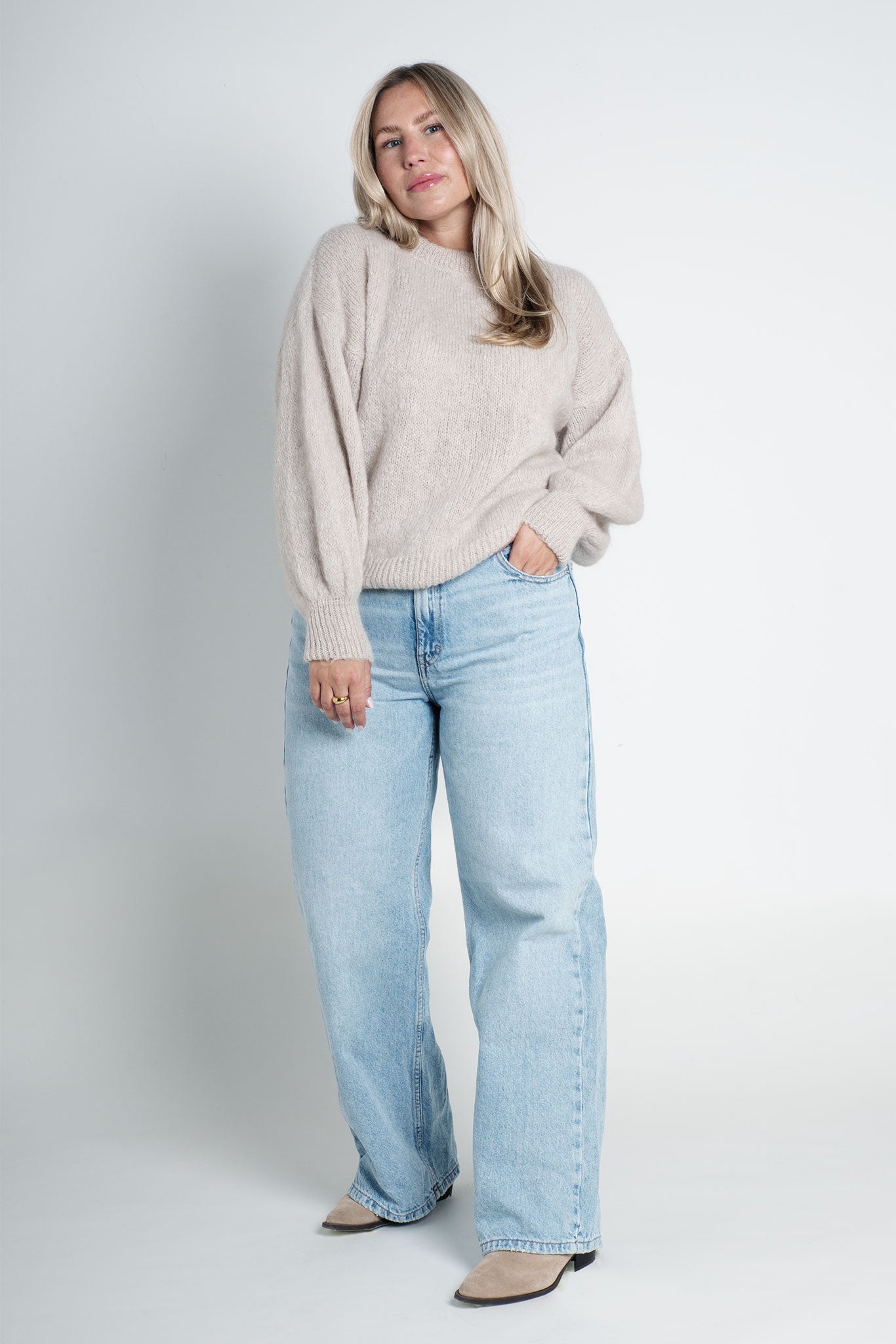 Strickpullover mit Rundhals & puffigen Ärmeln Beige Ganzkörper