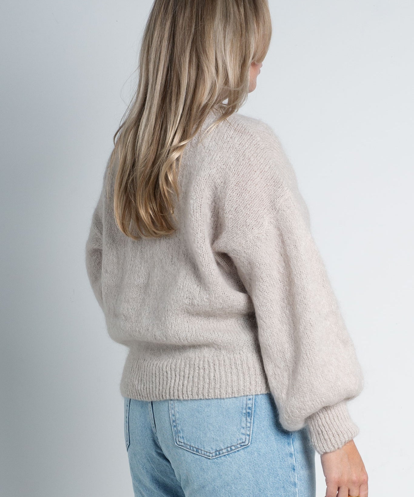 Strickpullover mit Rundhals & puffigen Ärmeln Beige von hinten