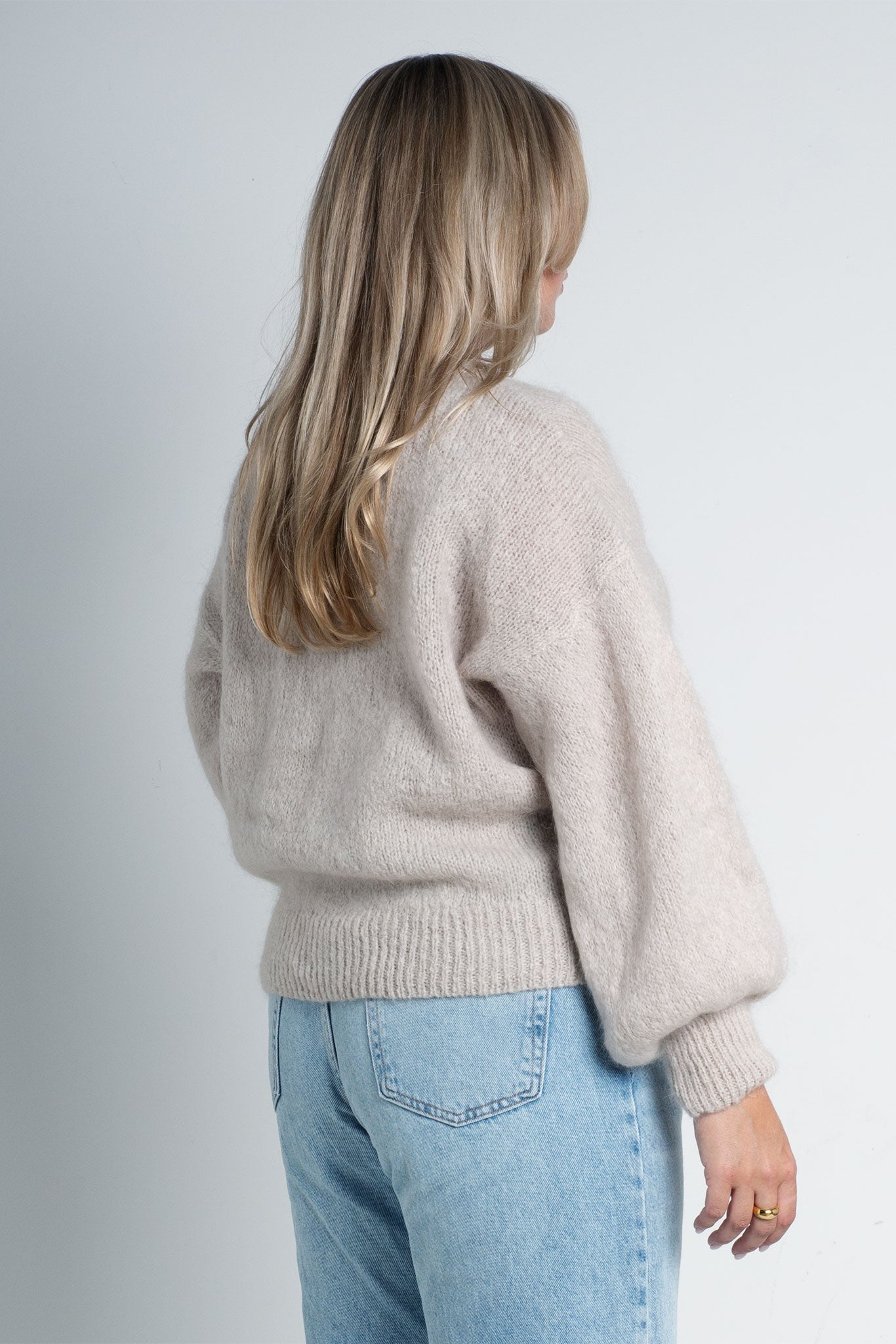 Strickpullover mit Rundhals & puffigen Ärmeln Beige von hinten