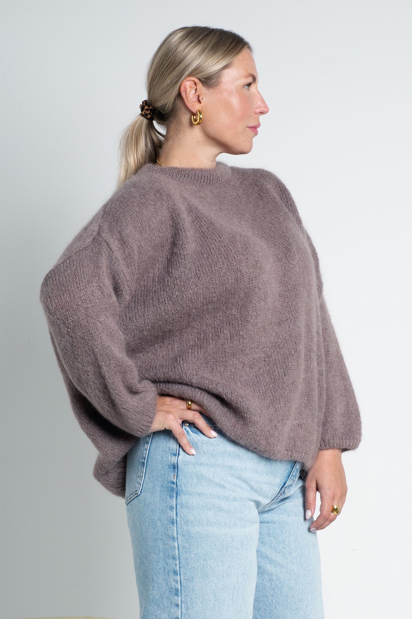 Strickpullover Oversized mit Rundhals Taupe von vorne