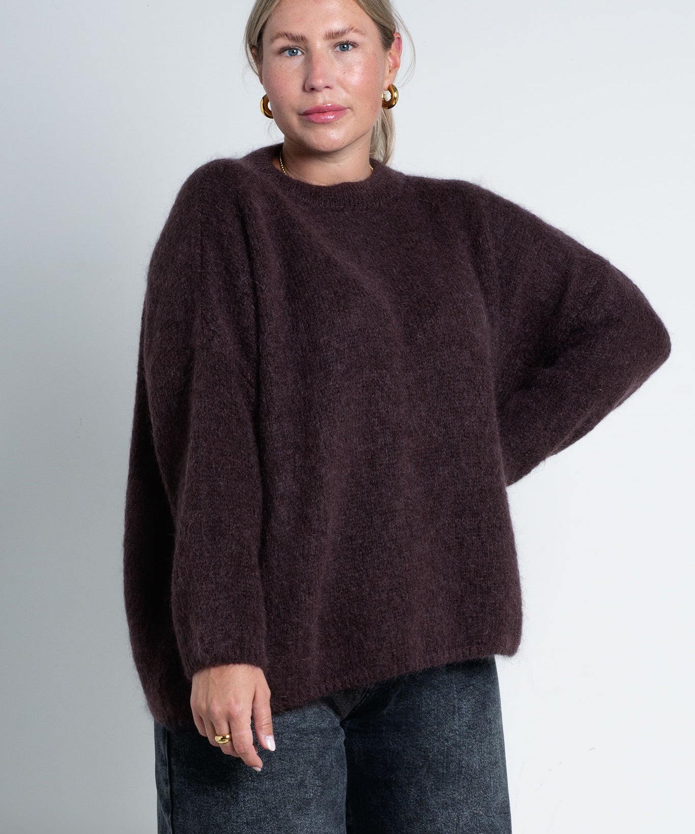 Strickpullover Oversized mit Rundhals Dunkelbraun von vorne