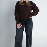 Strickpullover mit Rundhals & puffigen Ärmeln Dunkelbraun Ganzkörper