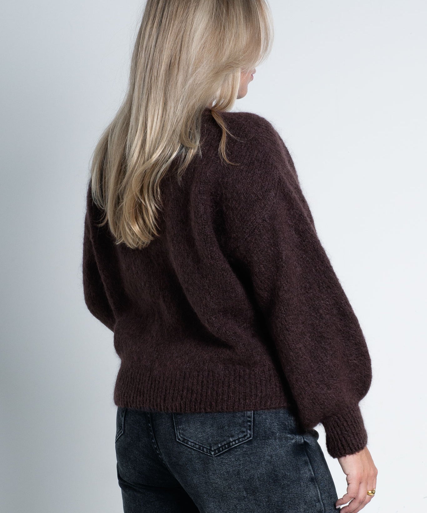 Strickpullover mit Rundhals & puffigen Ärmeln Dunkelbraun von hinten