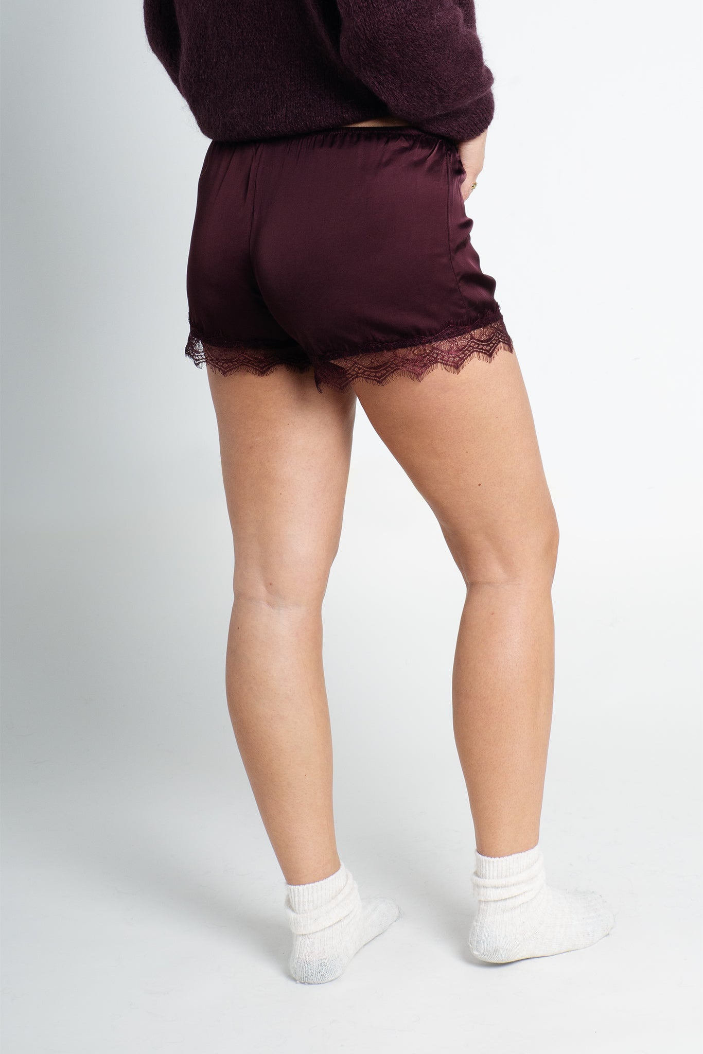 Seidenshorts mit Spitze Burgundy Weinrot von hinten