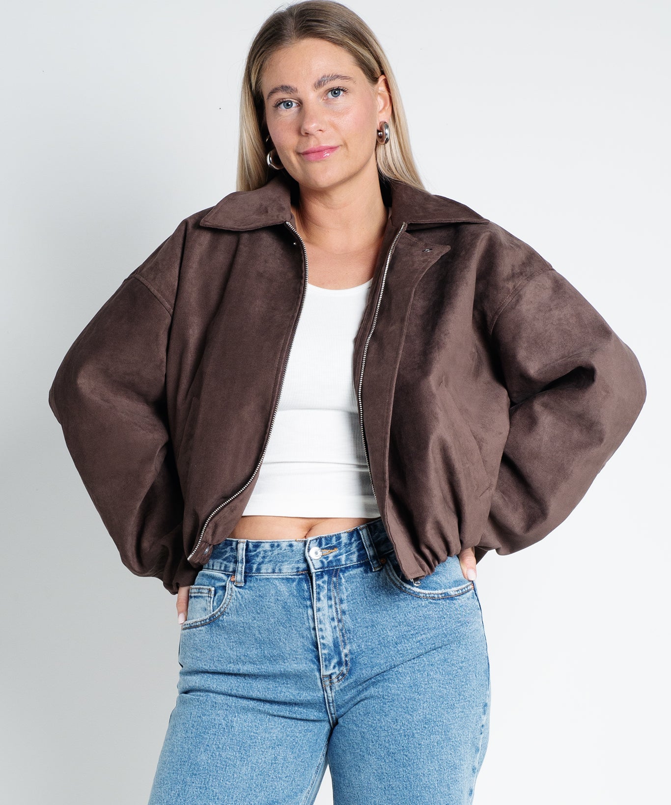 Jacke aus Wildlederimitat Balloon Fit Cropped Dunkelbraun von vorne