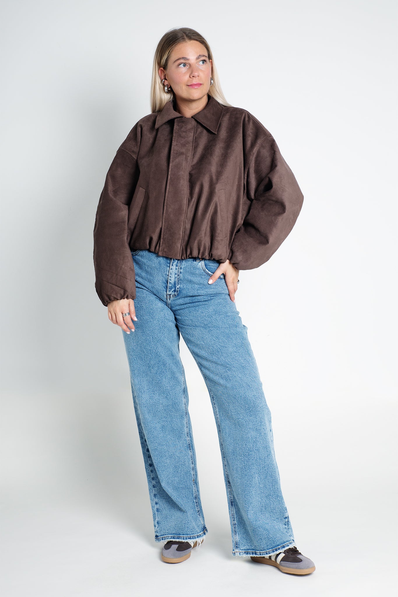 Jacke aus Wildlederimitat Balloon Fit Cropped Dunkelbraun Ganzkörper