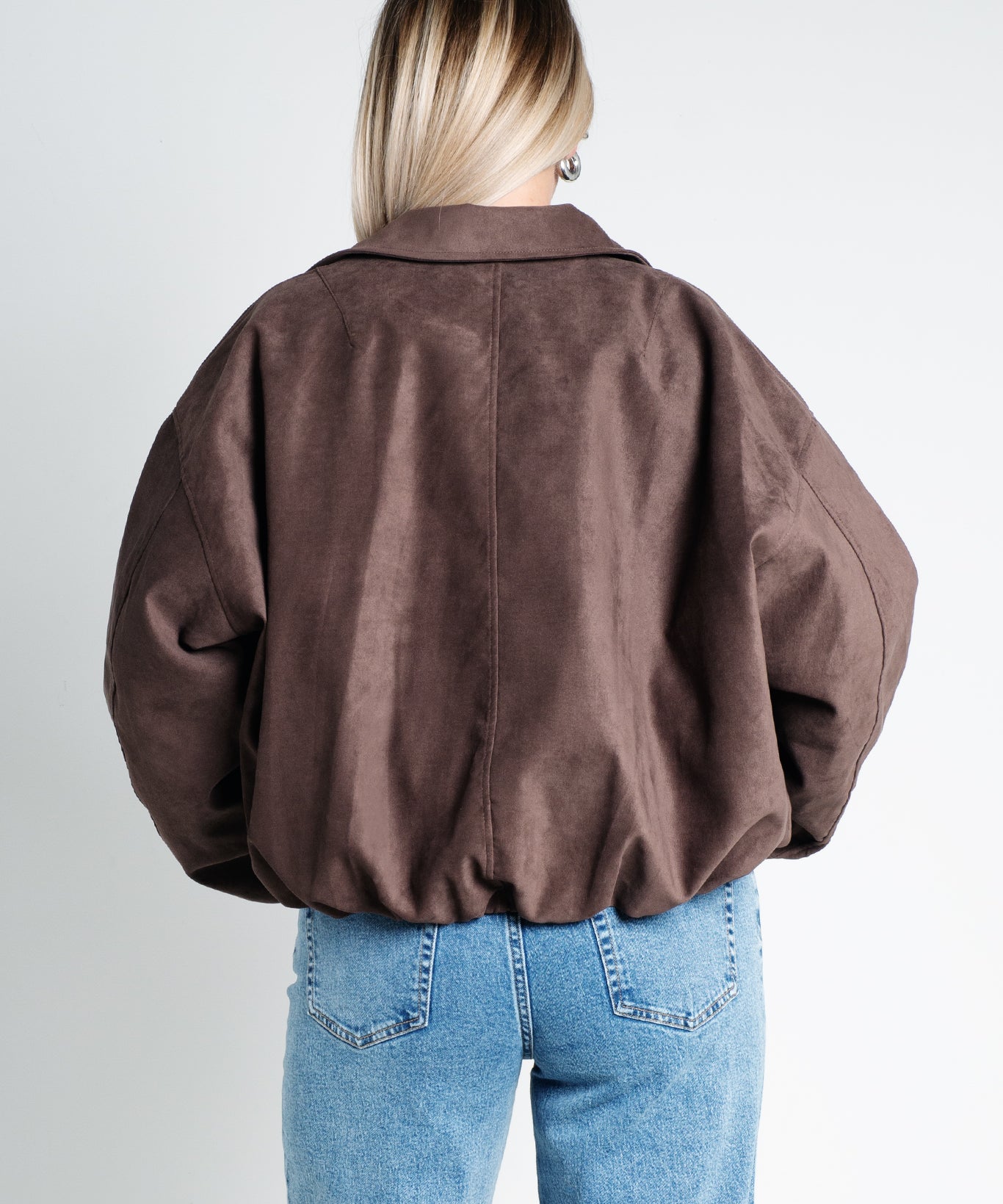 Jacke aus Wildlederimitat Balloon Fit Cropped Dunkelbraun von hinten