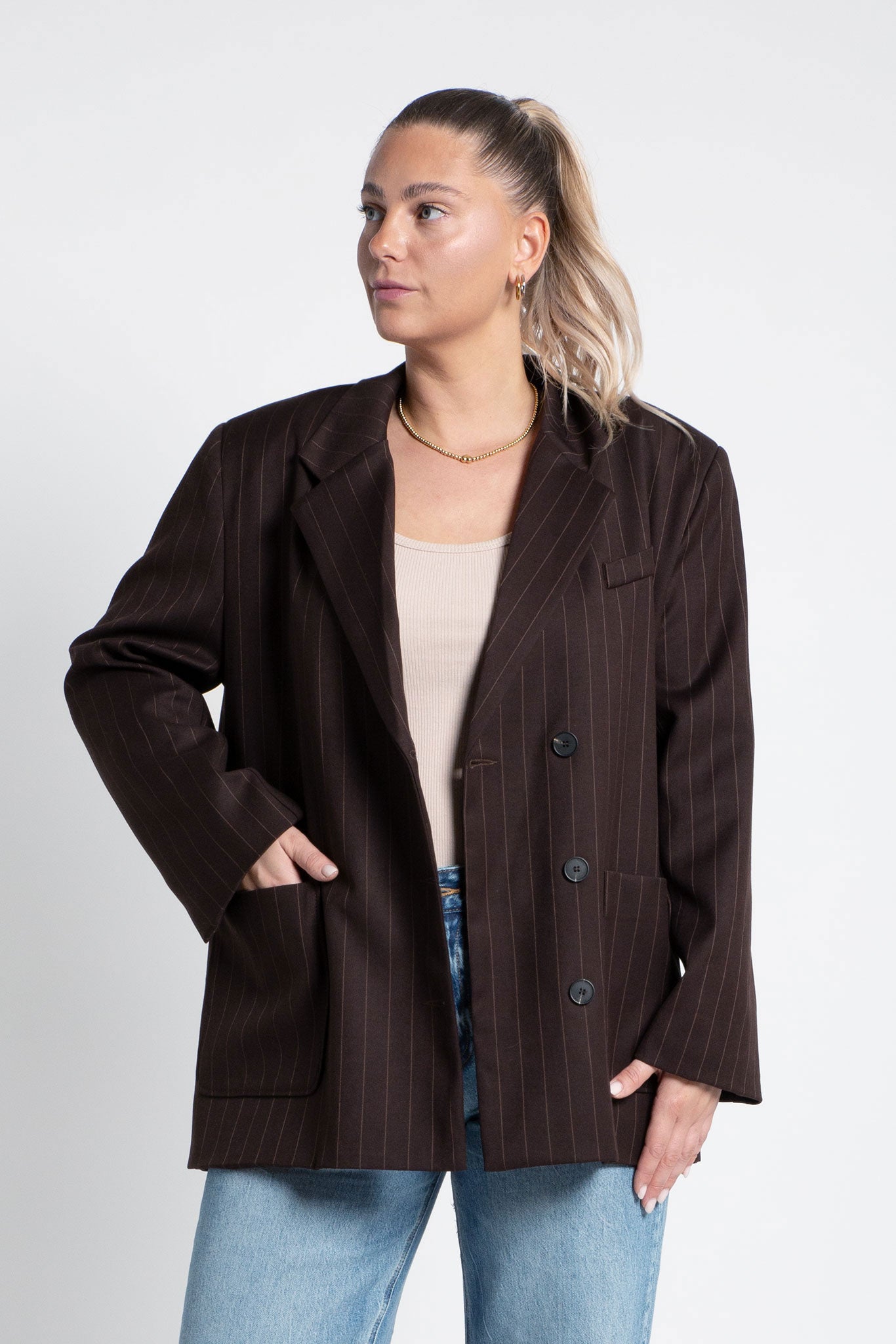 Blazer Oversized mit Nadelstreifen leichten Schulterpolstern Dunkelbraun von vorne