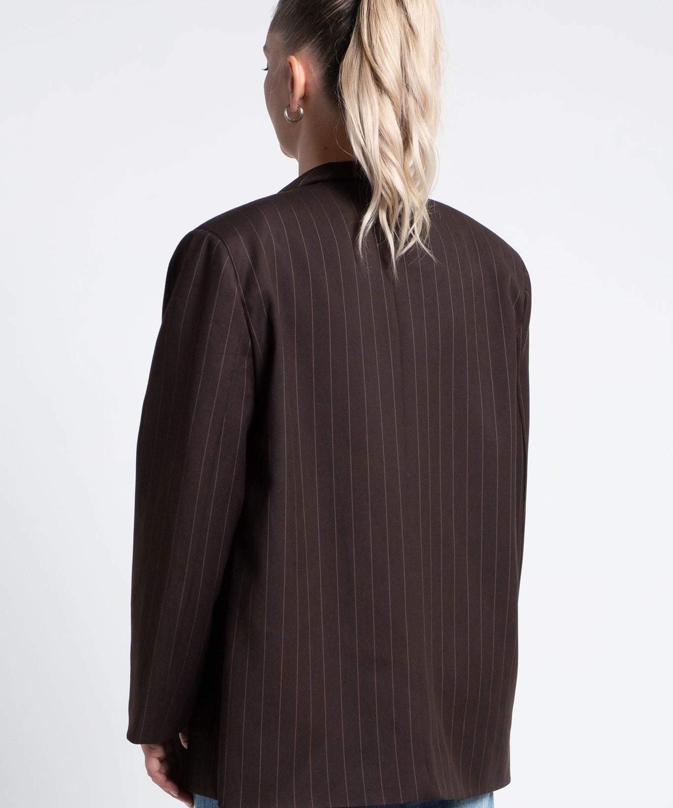 Blazer Oversized mit Nadelstreifen leichten Schulterpolstern Dunkelbraun von hinten