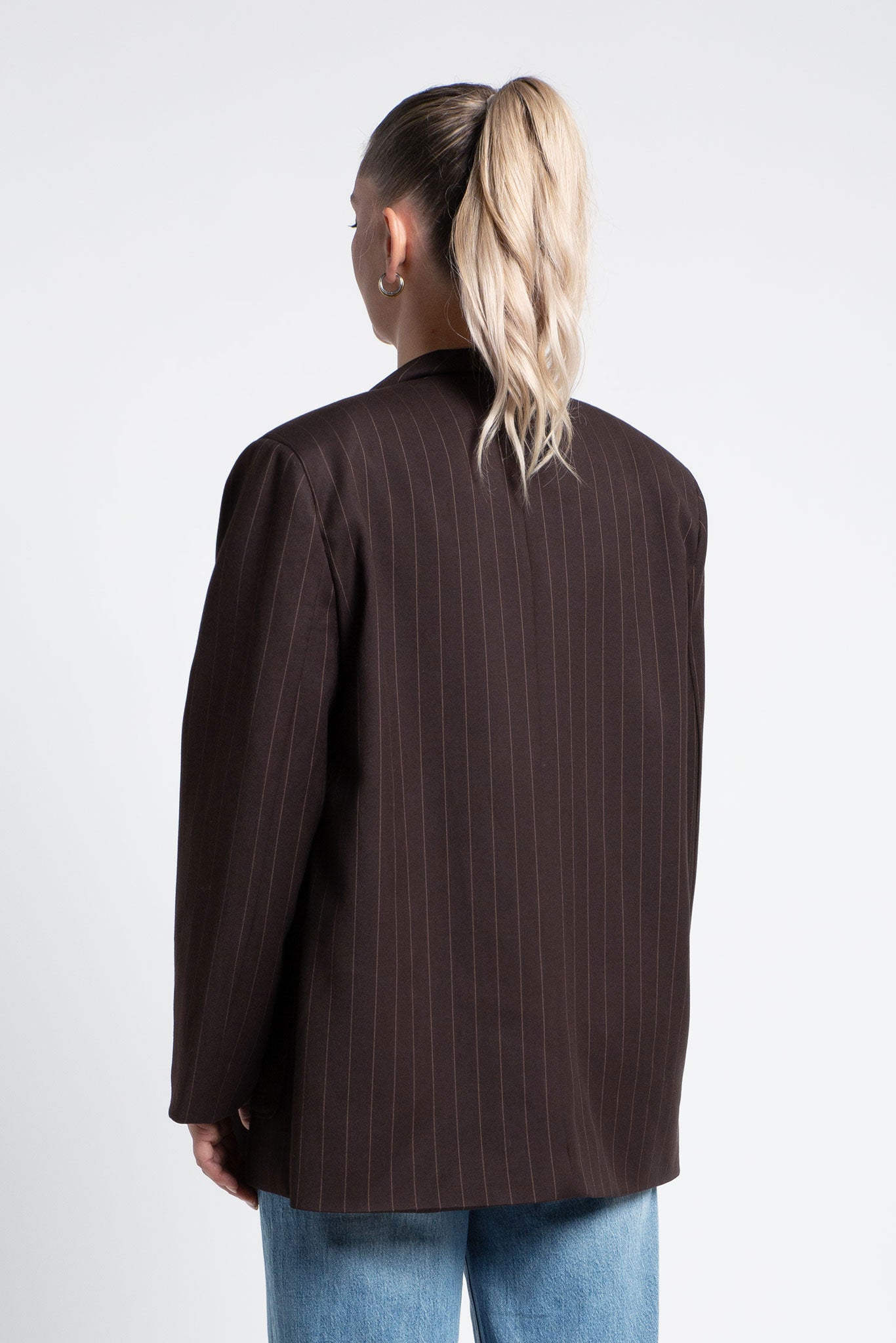 Blazer Oversized mit Nadelstreifen leichten Schulterpolstern Dunkelbraun von hinten