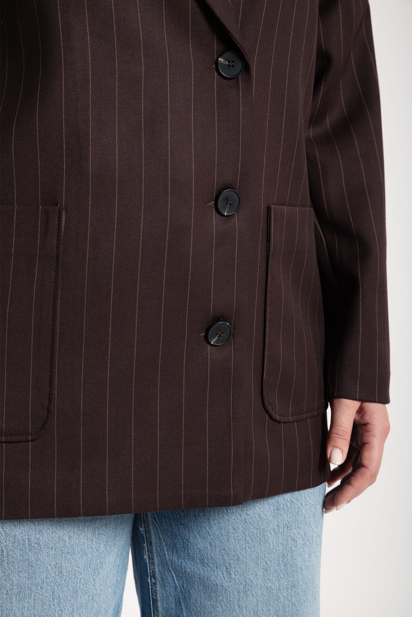 Blazer Oversized mit Nadelstreifen leichten Schulterpolstern Dunkelbraun im Detail